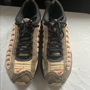 Nike Men's Black and Tan Athletic Shoes